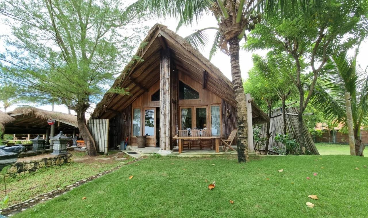 Istana Ombak Eco Resort Pacitan Buitenkant foto