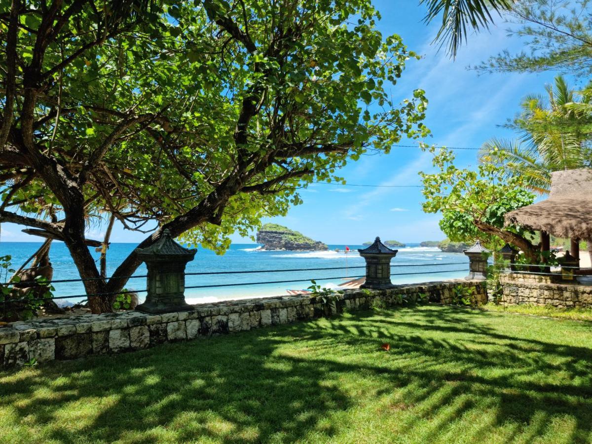 Istana Ombak Eco Resort Pacitan Buitenkant foto