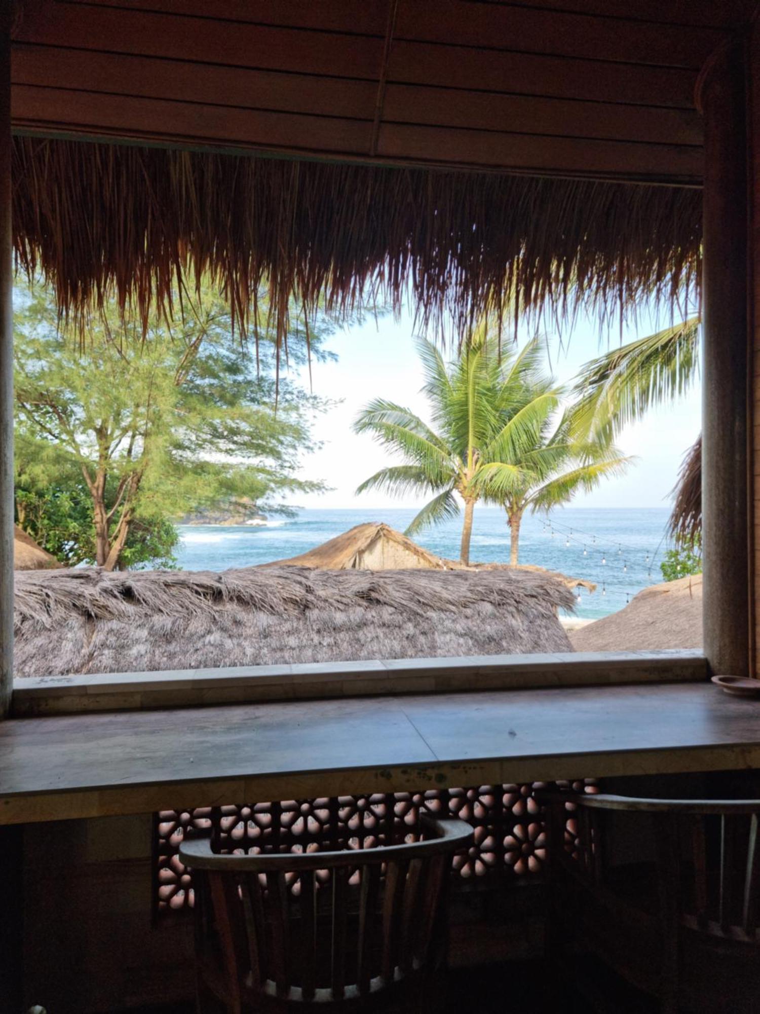 Istana Ombak Eco Resort Pacitan Buitenkant foto