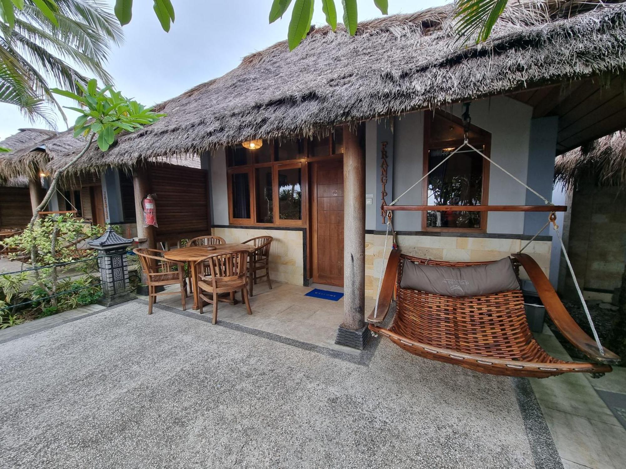 Istana Ombak Eco Resort Pacitan Buitenkant foto