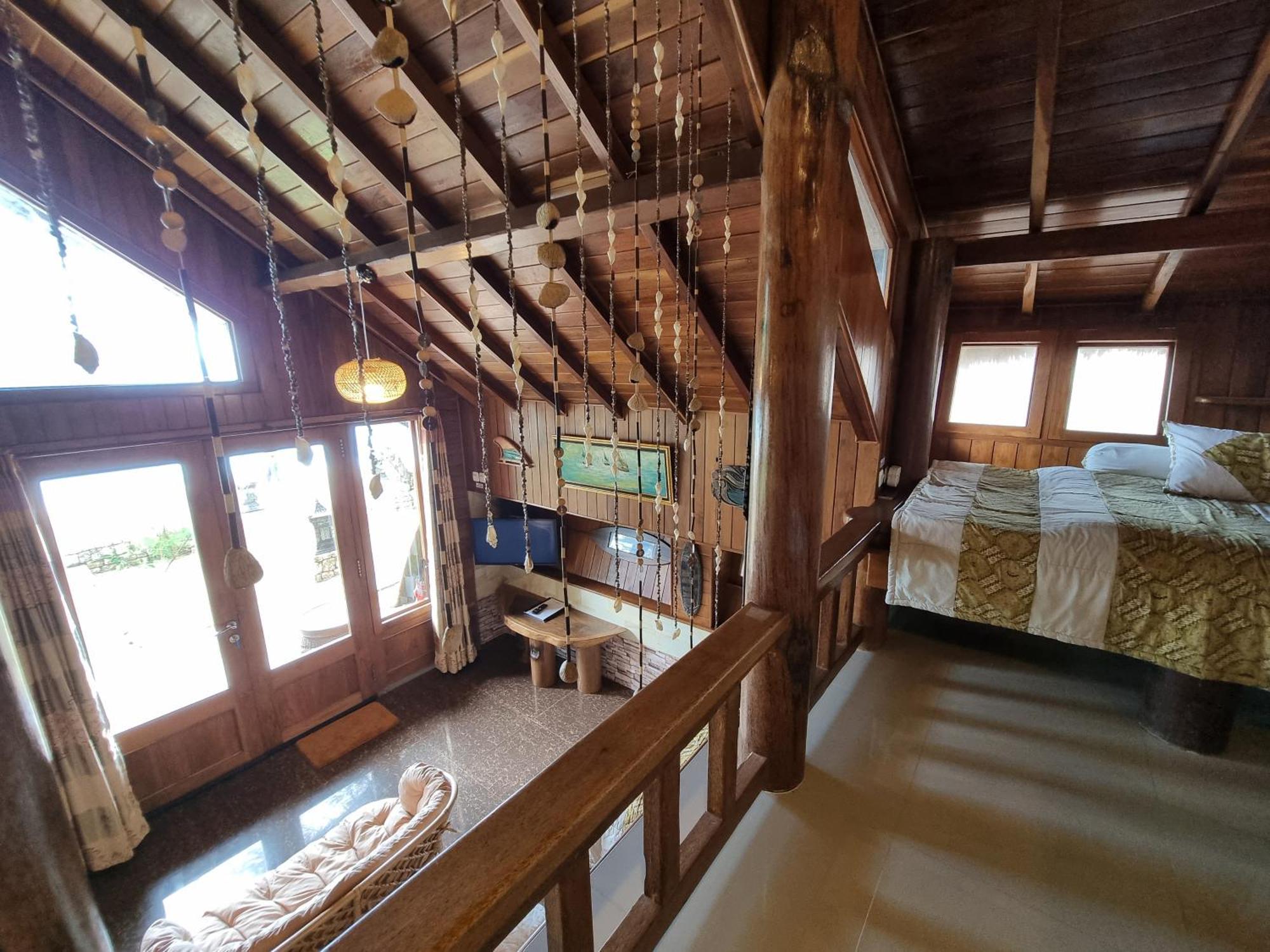 Istana Ombak Eco Resort Pacitan Buitenkant foto