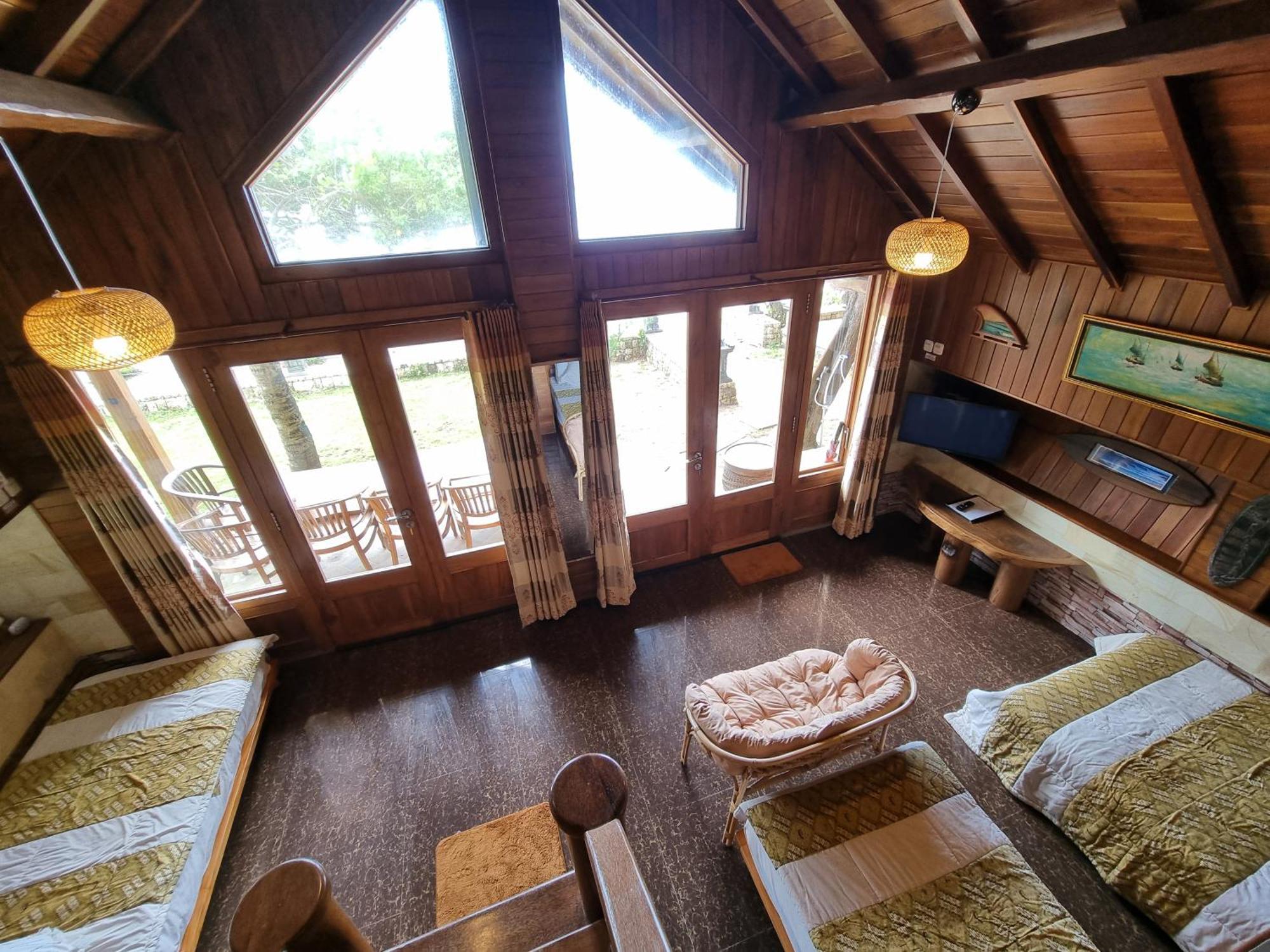 Istana Ombak Eco Resort Pacitan Buitenkant foto