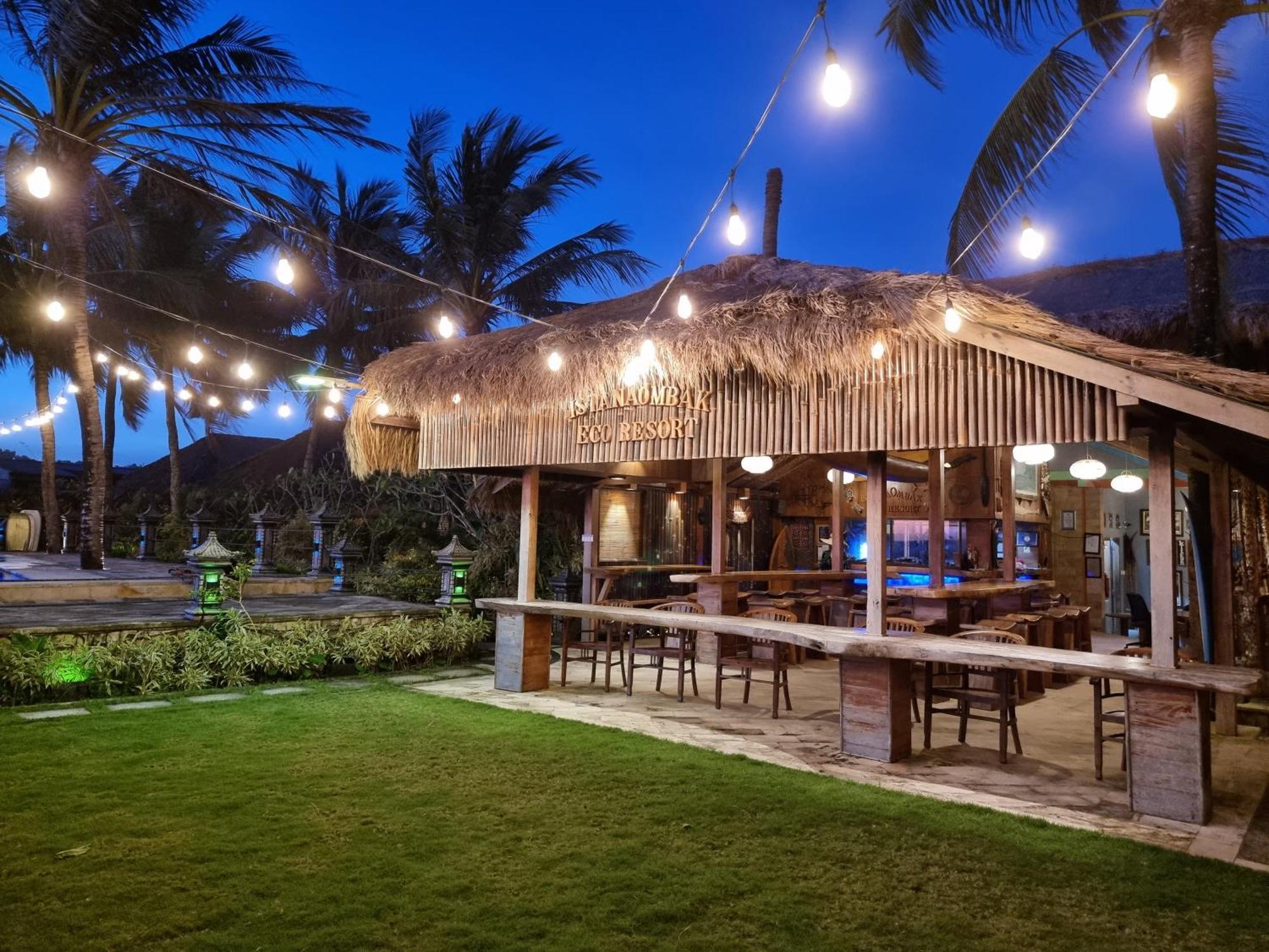 Istana Ombak Eco Resort Pacitan Buitenkant foto