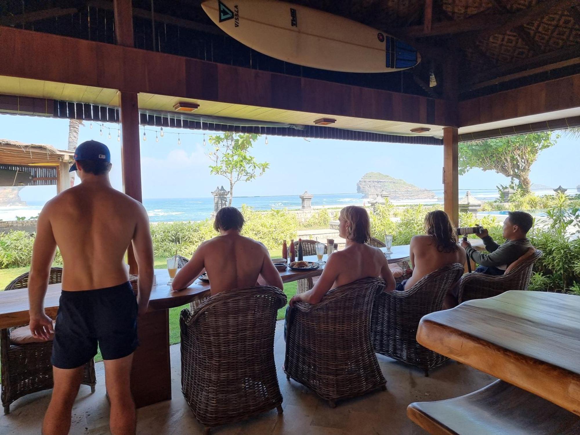 Istana Ombak Eco Resort Pacitan Buitenkant foto