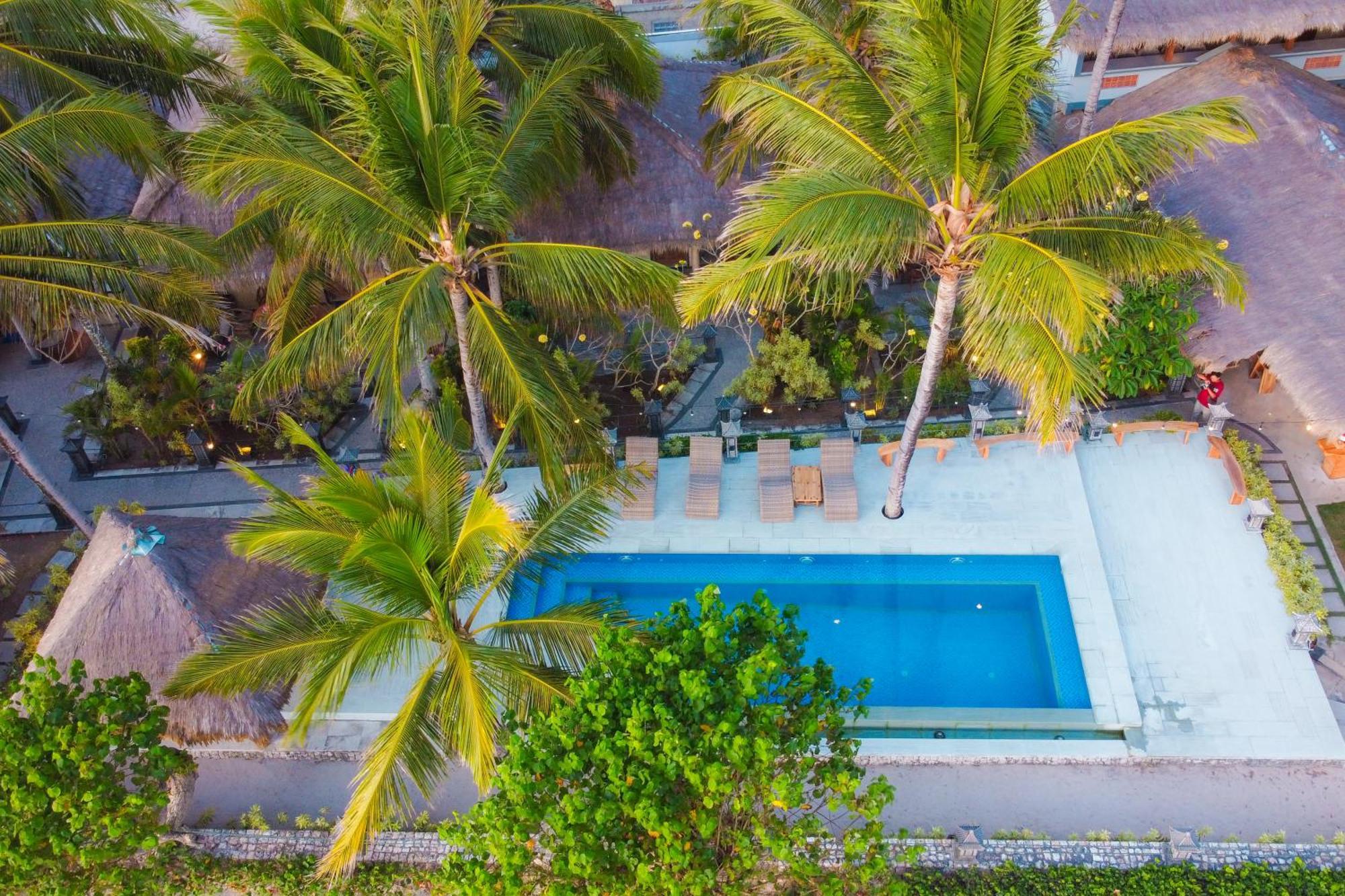 Istana Ombak Eco Resort Pacitan Buitenkant foto