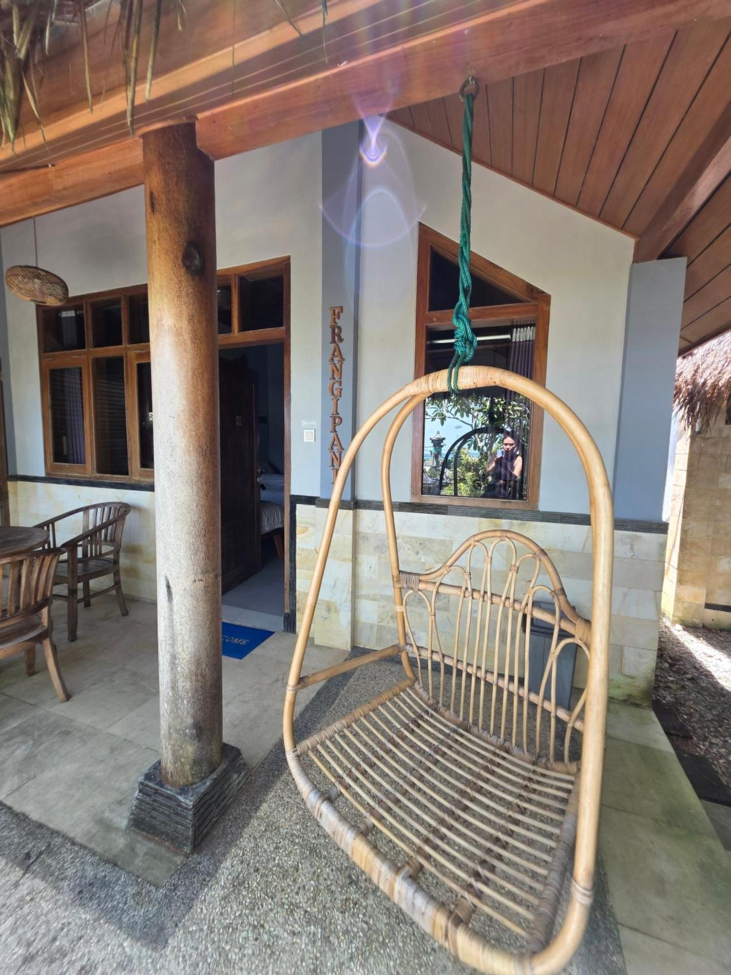 Istana Ombak Eco Resort Pacitan Buitenkant foto